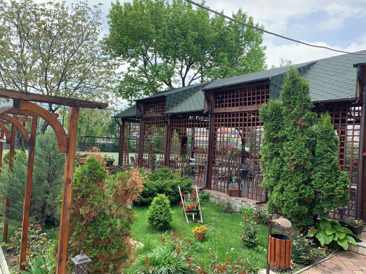 Pensiune Restaurant Rustic Rm Sarat Rimnicu Sarat Exterior foto